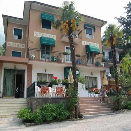 斯特拉阿尔宾娜酒店 2* 马尔切西内